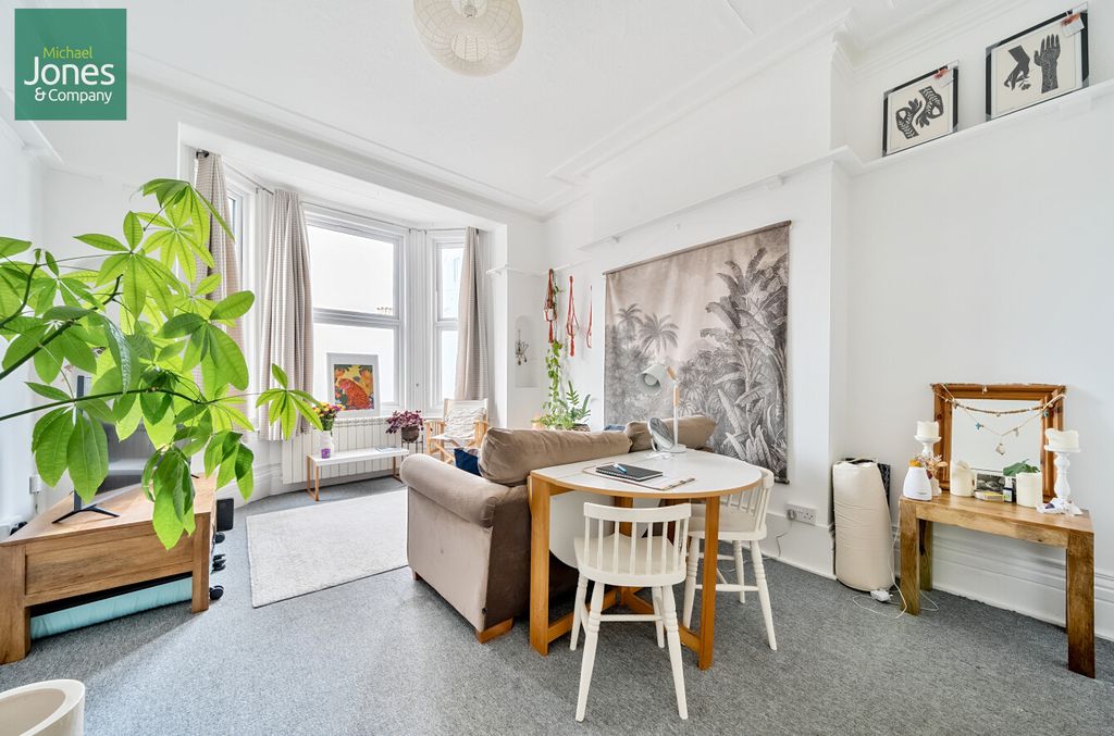 Property photo 2 of 5 Lounge