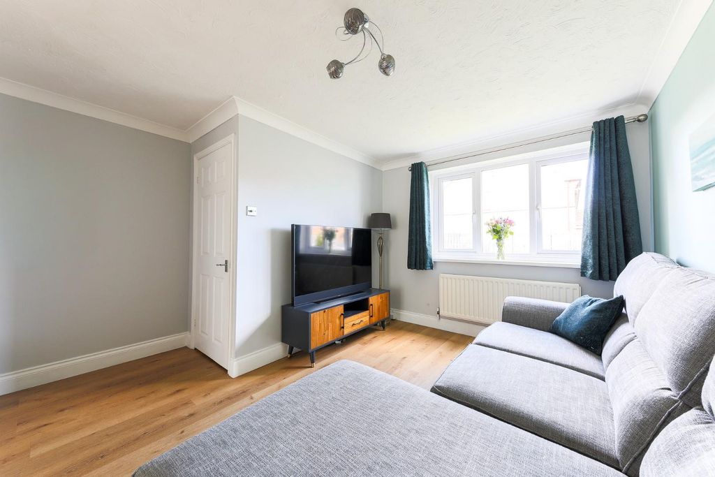 Property photo 2 of 18 Living Room