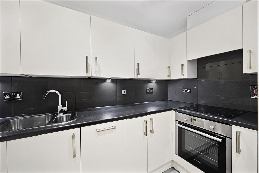 Property photo 2 of 19 Kitchen