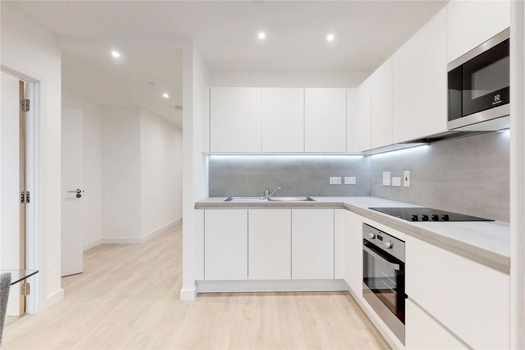 Property photo 2 of 9 Kitchen