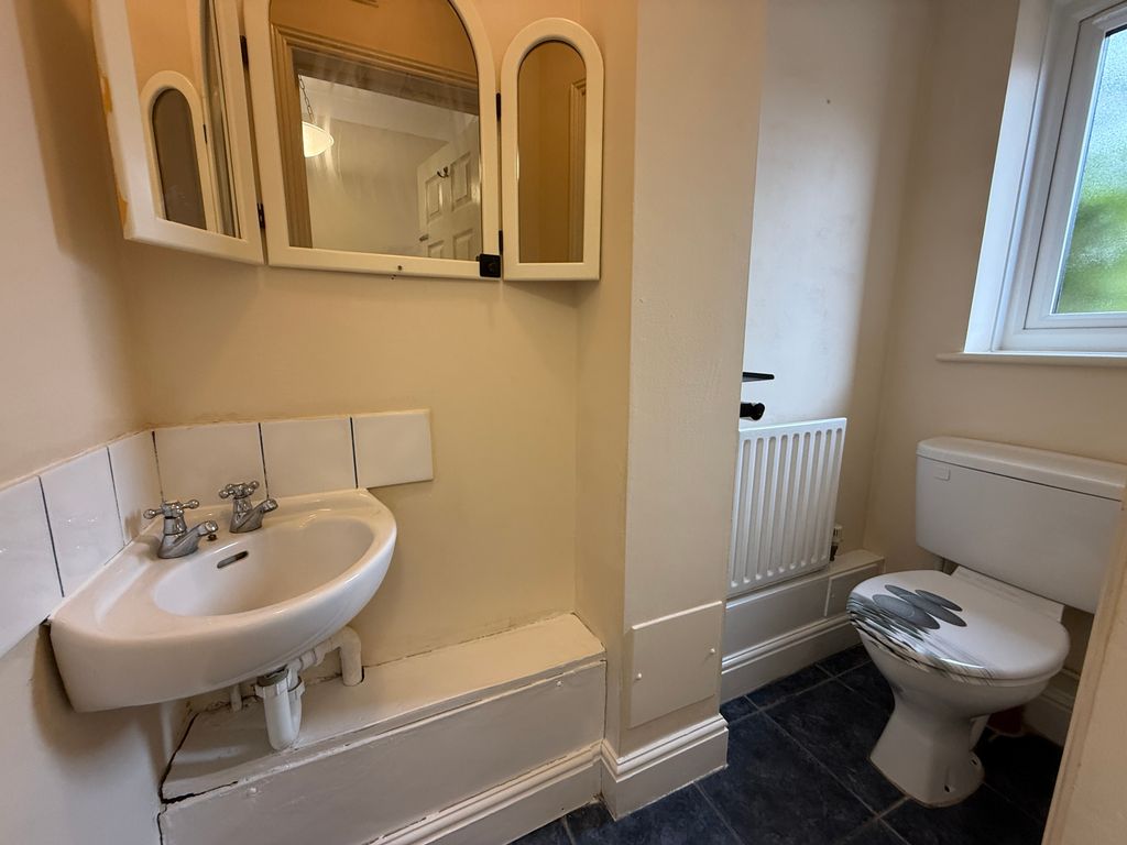 Property photo 3 of 16 Downstairs wc.Jpg