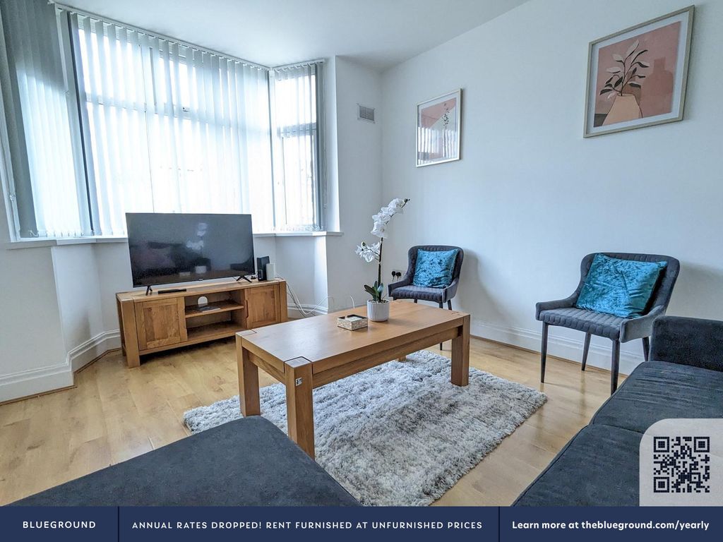 Property photo 3 of 20 Living Room