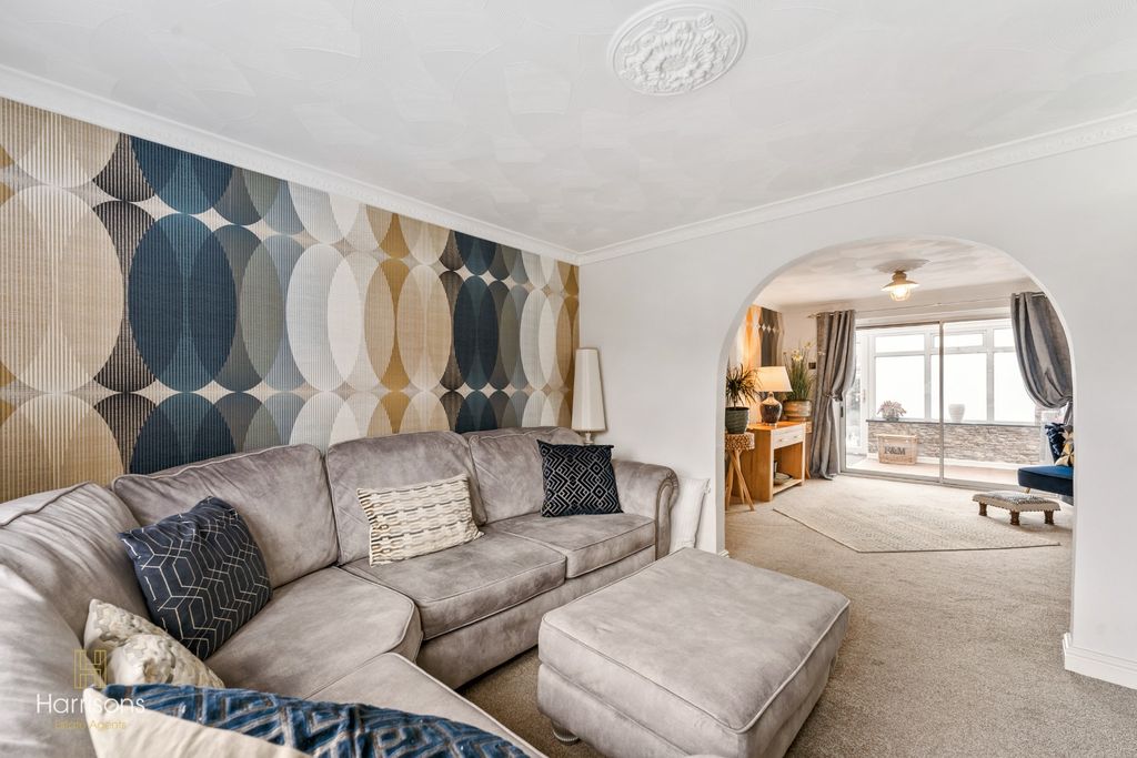 Property photo 3 of 45 4861612