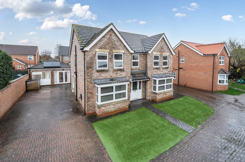 Property photo 1 of 23 -6912Fc1F2114d-l-1376497-1-6911E5114cc31