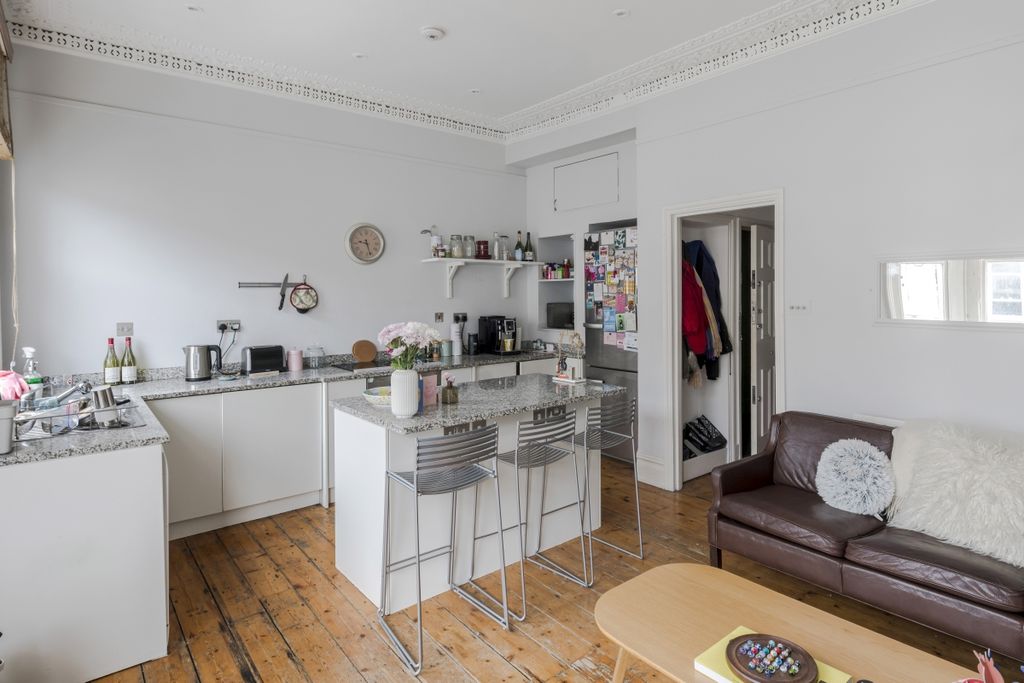 Property photo 3 of 7