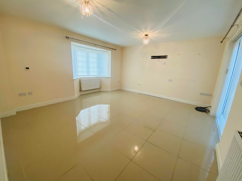 Property photo 3 of 11 Living Room