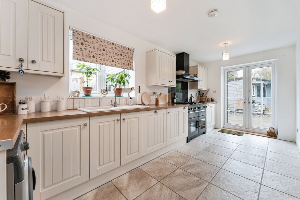 Property photo 2 of 16 Photo