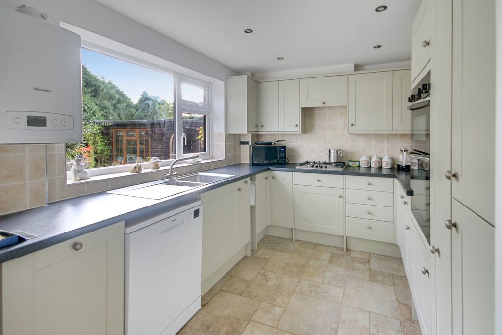 Property photo 2 of 25