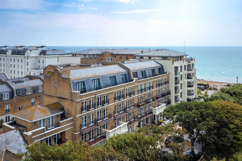 Property photo 1 of 21 External