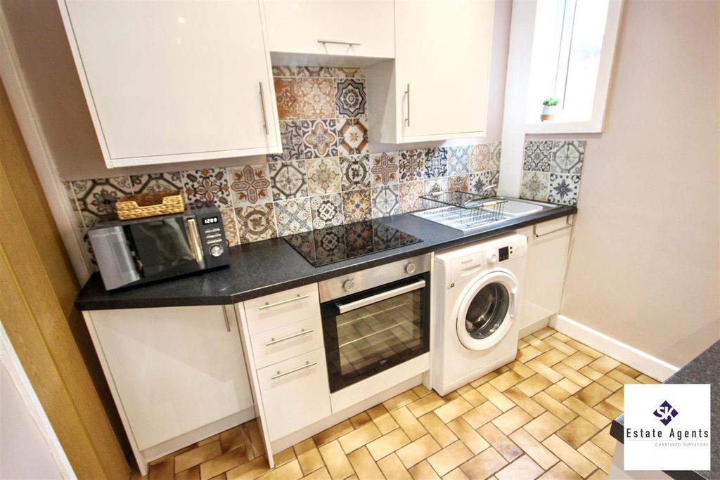 Property photo 2 of 27 Open-Plan Dining Kitchen