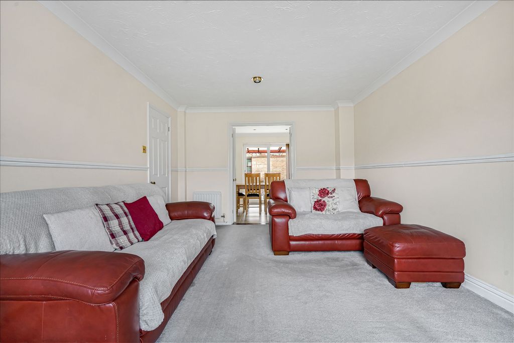 Property photo 3 of 27