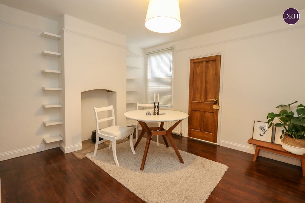 Property photo 3 of 9 Photo 04