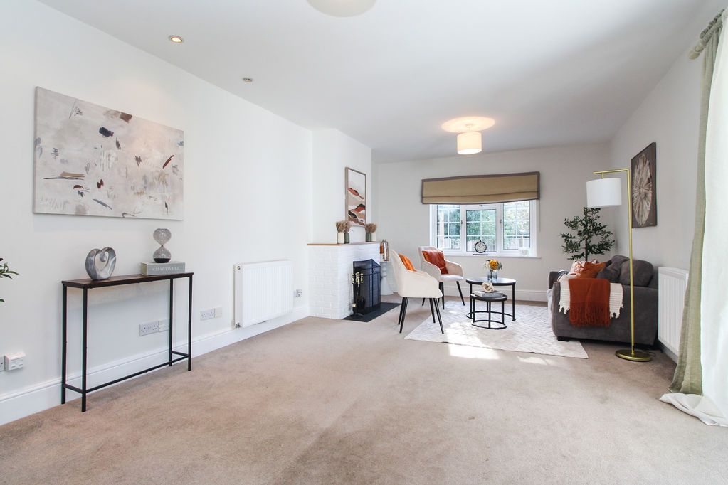 Property photo 2 of 22 Living Room