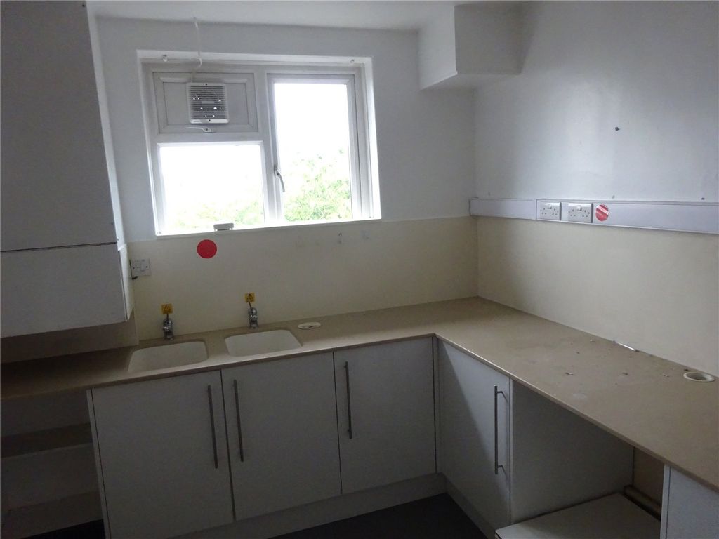 Property photo 3 of 6 Picture No. 04