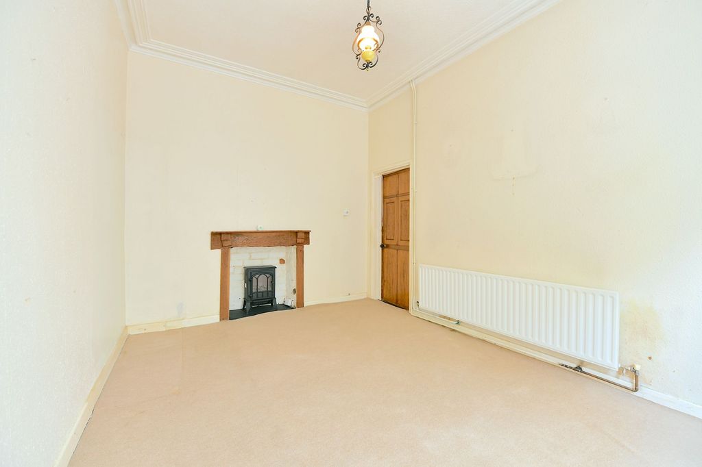 Property photo 2 of 28