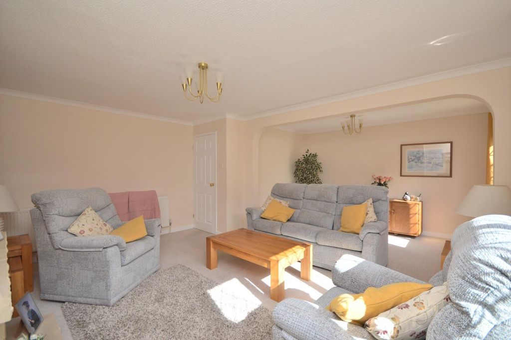 Property photo 3 of 15 L-Shaped Lounge/Diner