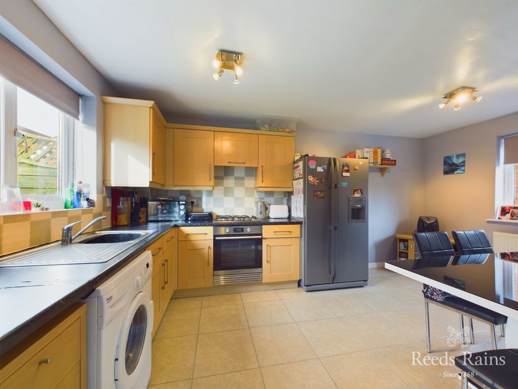 Property photo 3 of 21 Kitchen/Dining Room