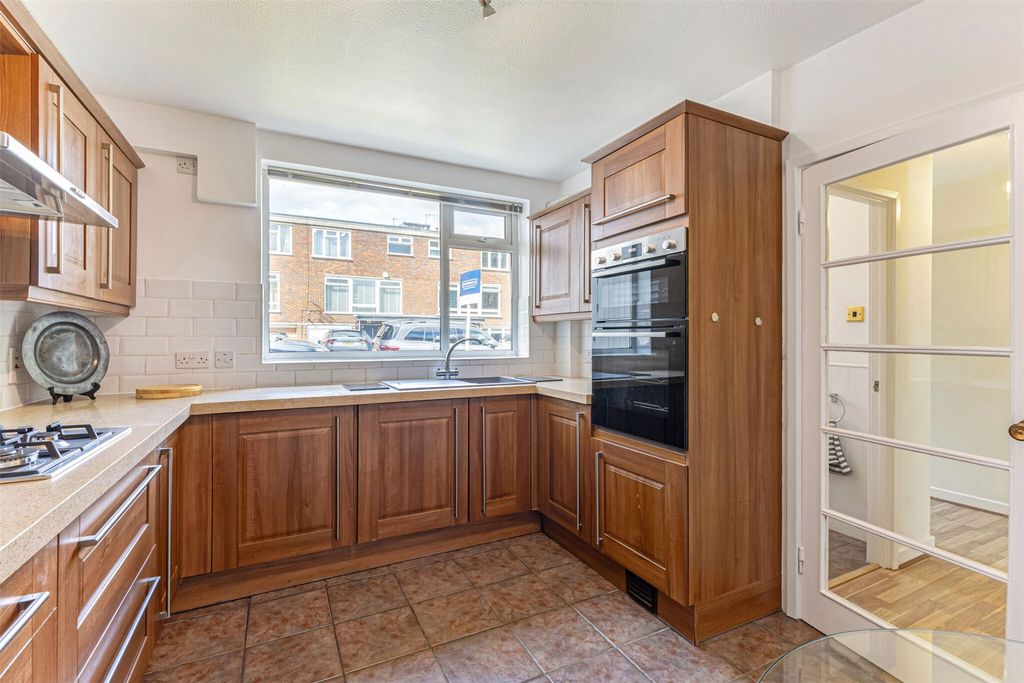 Property photo 2 of 17 Picture No. 11