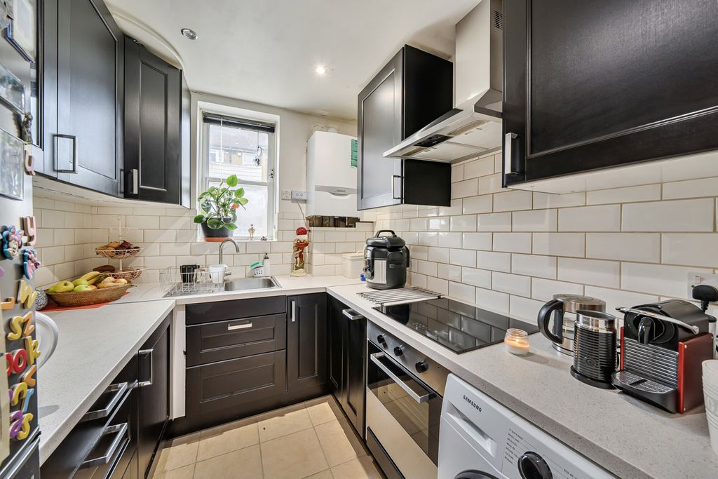 Property photo 2 of 16 1434182-16-69c692...