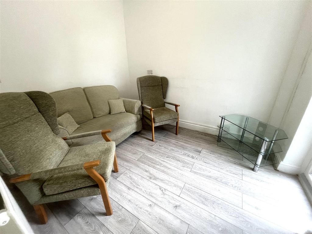 Property photo 2 of 8 Reception Road