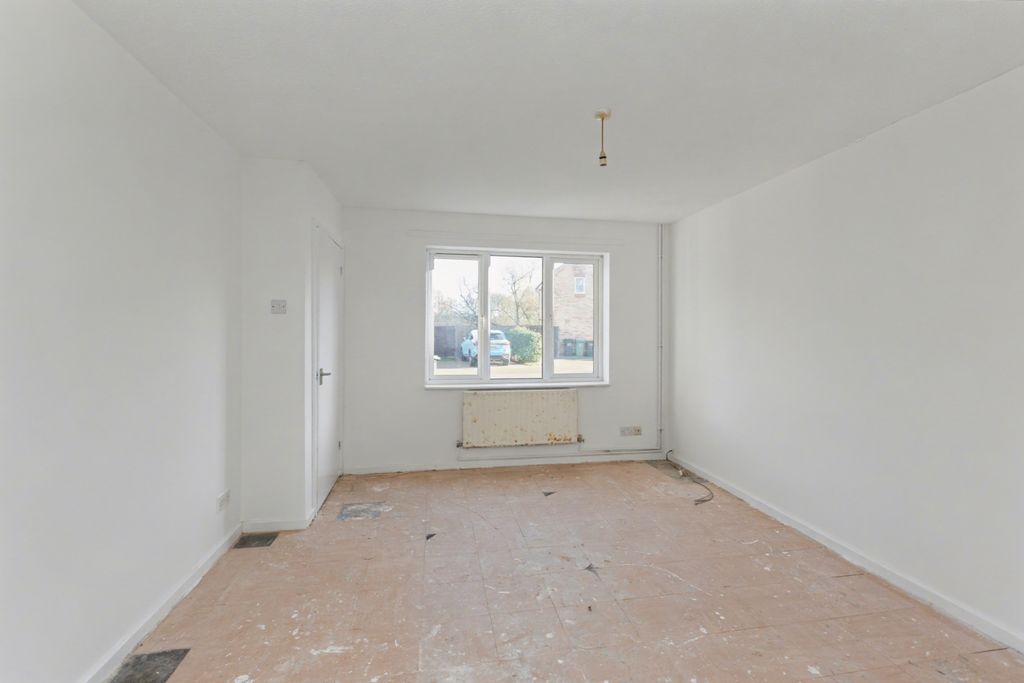 Property photo 2 of 18 65 Vimy Road, Leighton Buzzard, Bedfordshire, Lu7 1Fq