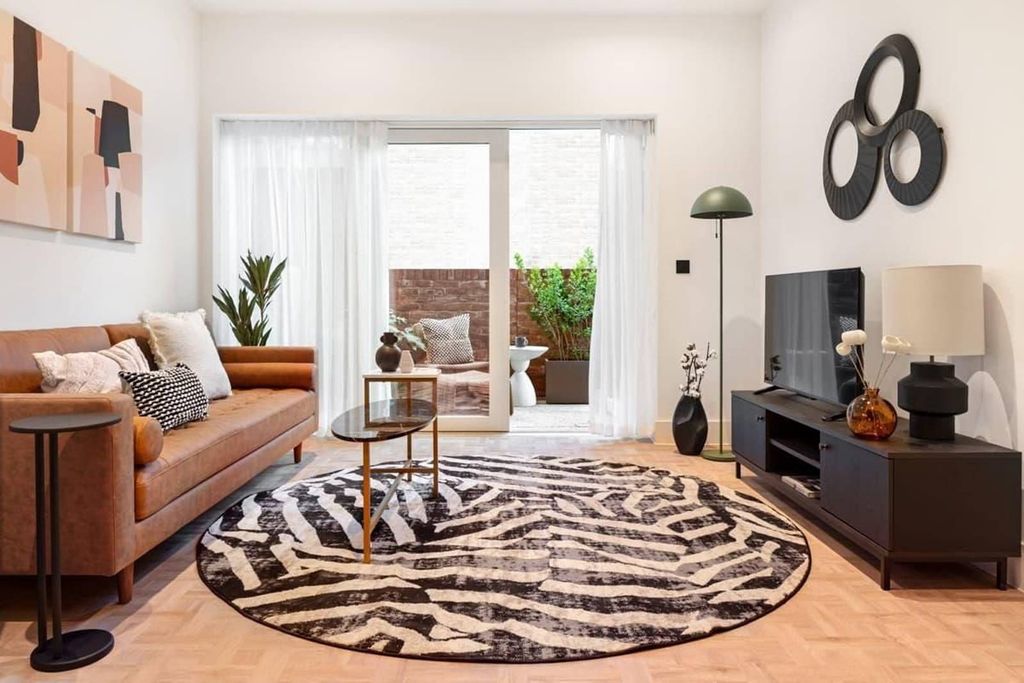 Property photo 1 of 5