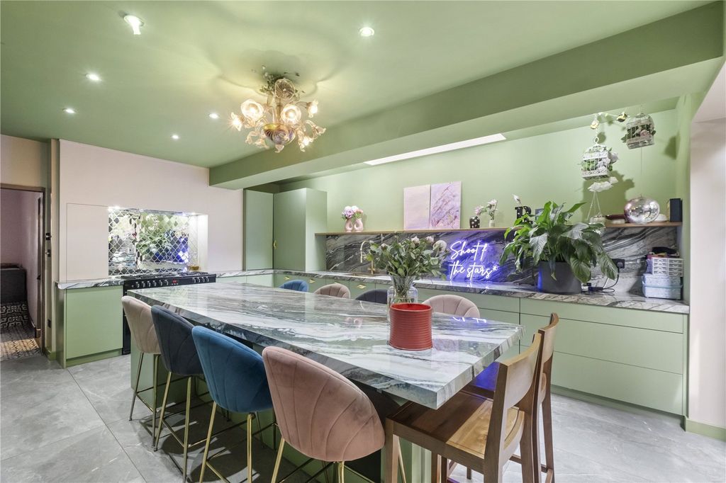 Property photo 1 of 14 Kitchen/Dining