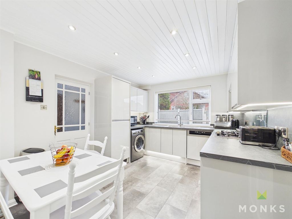 Property photo 2 of 16 Cam01420G0-Pr0849-Still001.Jpg