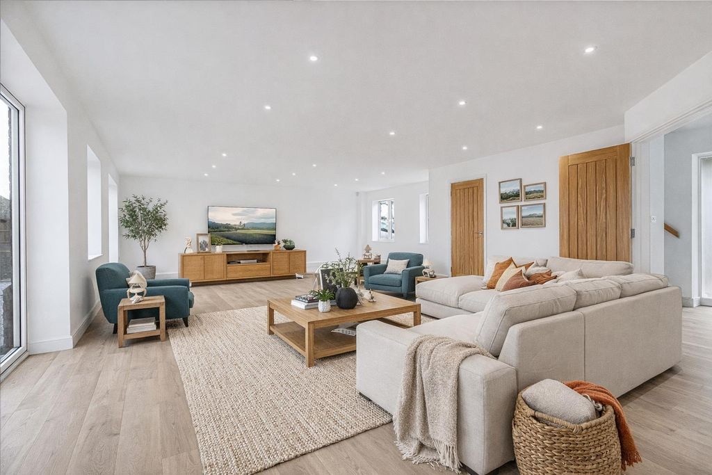 Property photo 2 of 21 Lounge.Png