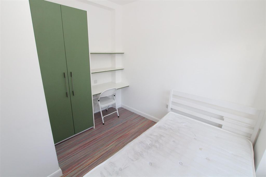 Property photo 2 of 11 Bedroom.Jpg