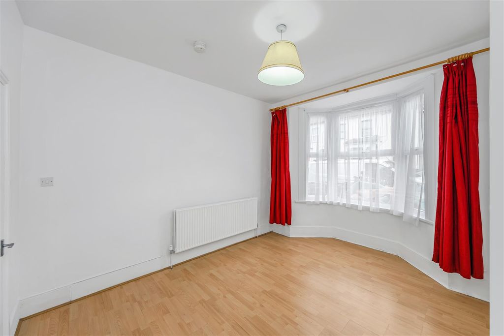 Property photo 3 of 17 9 Clarendon Road Gff-2.Jpg