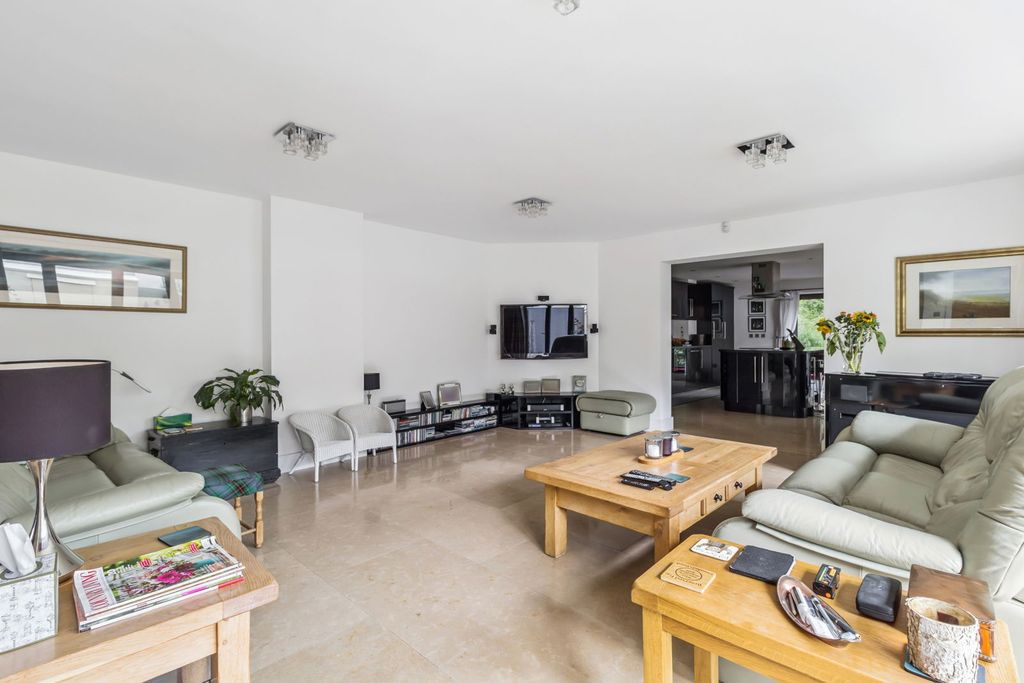 Property photo 3 of 32