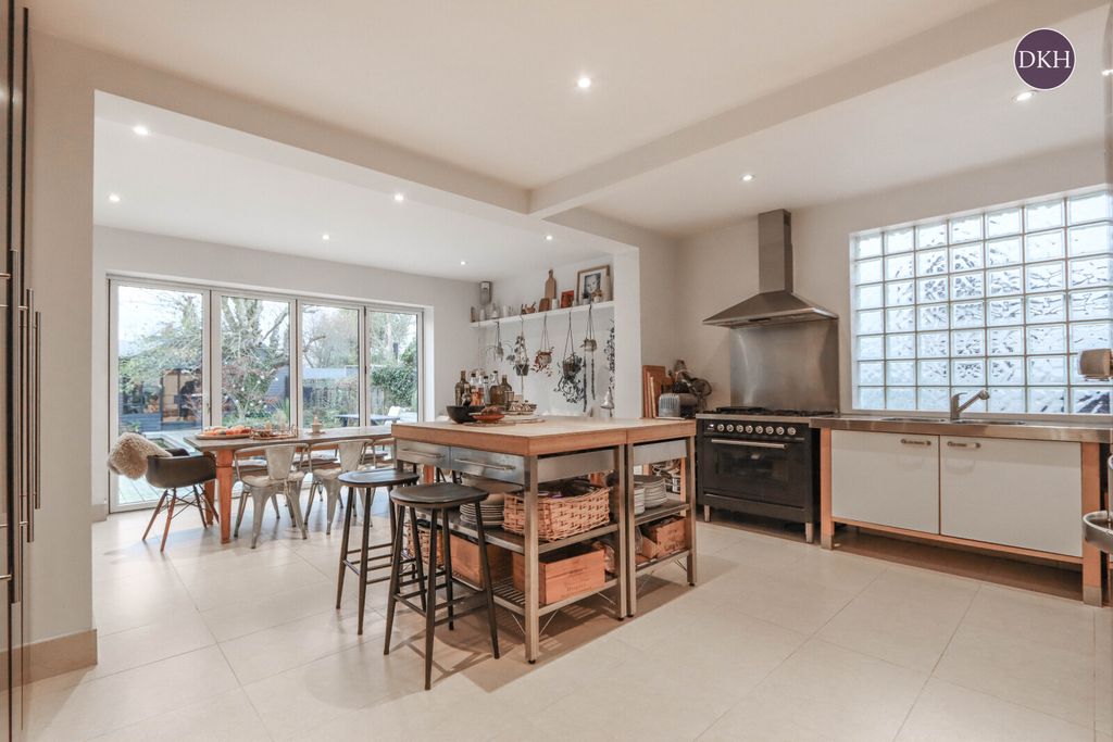 Property photo 3 of 31 Picture No. 58