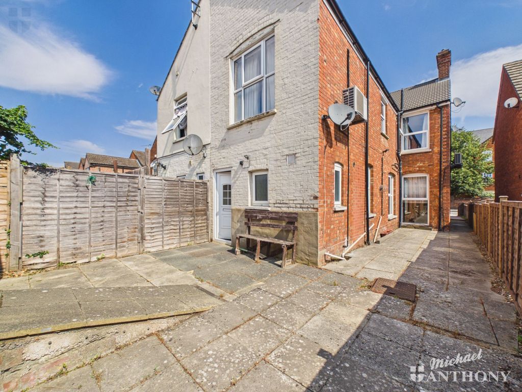 Property photo 3 of 8 Cam03218G0-Pr1097-Still001