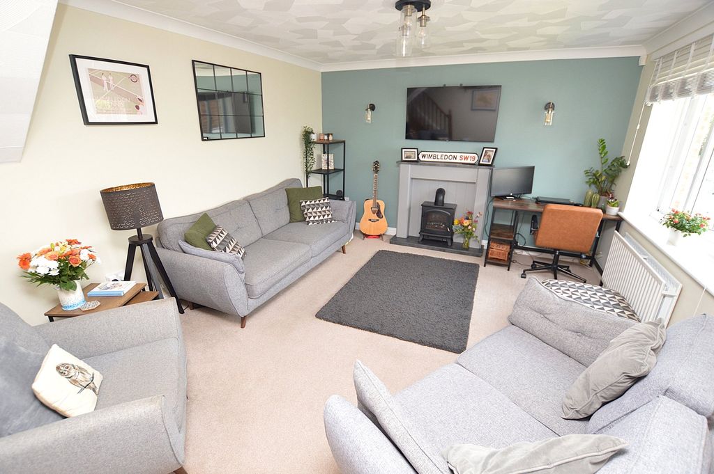 Property photo 2 of 11 Lounge