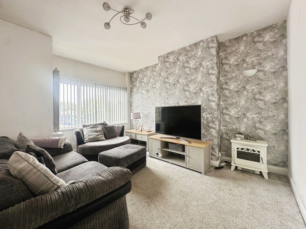 Property photo 2 of 14 Lounge