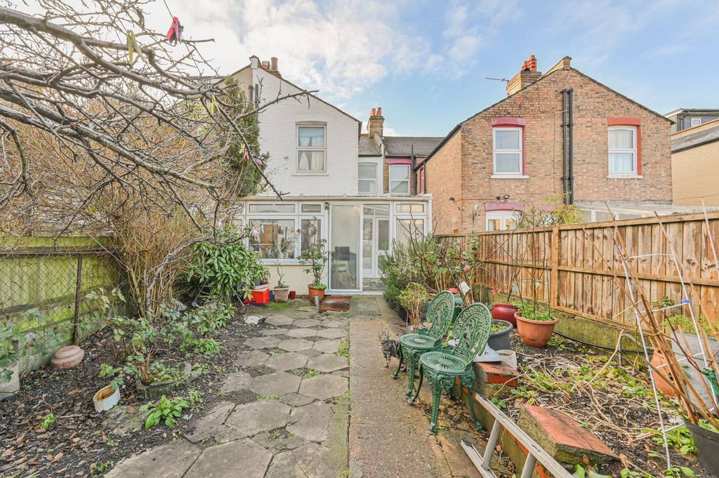 Property photo 2 of 8