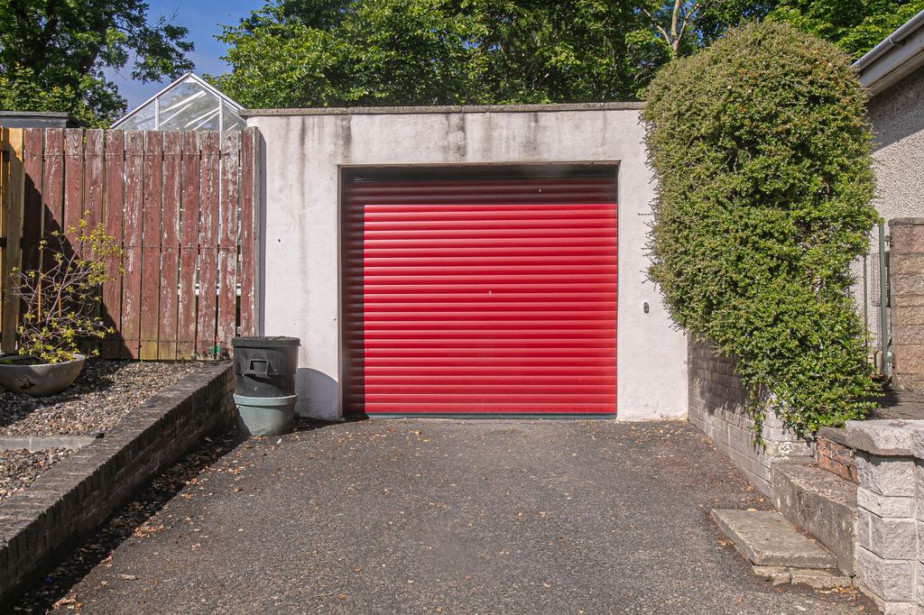 Property photo 2 of 33