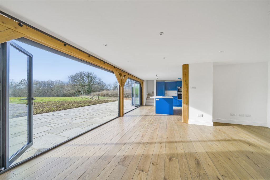 Property photo 2 of 13 (Main)