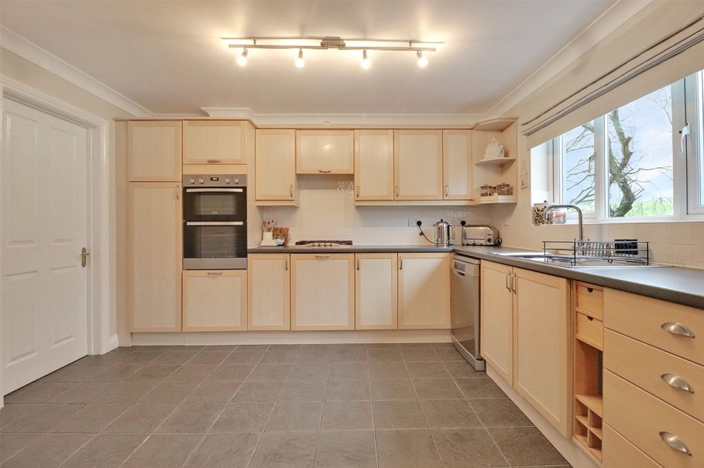 Property photo 3 of 24 3 - Picture No. 09