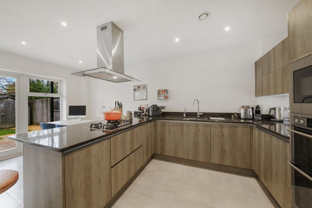 Property photo 3 of 17 Kitchen