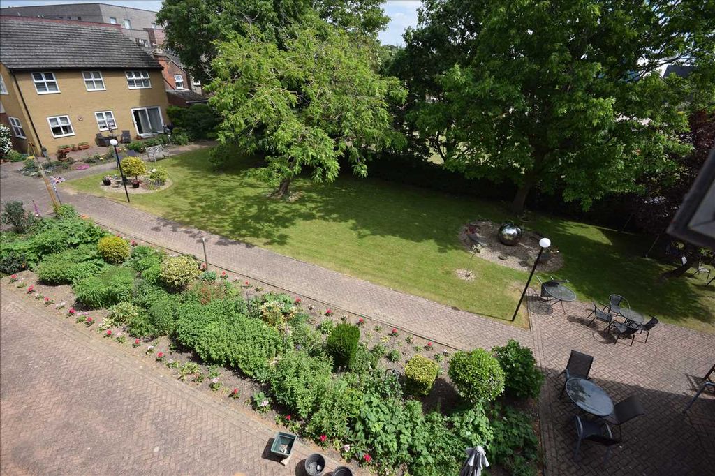 Property photo 3 of 12