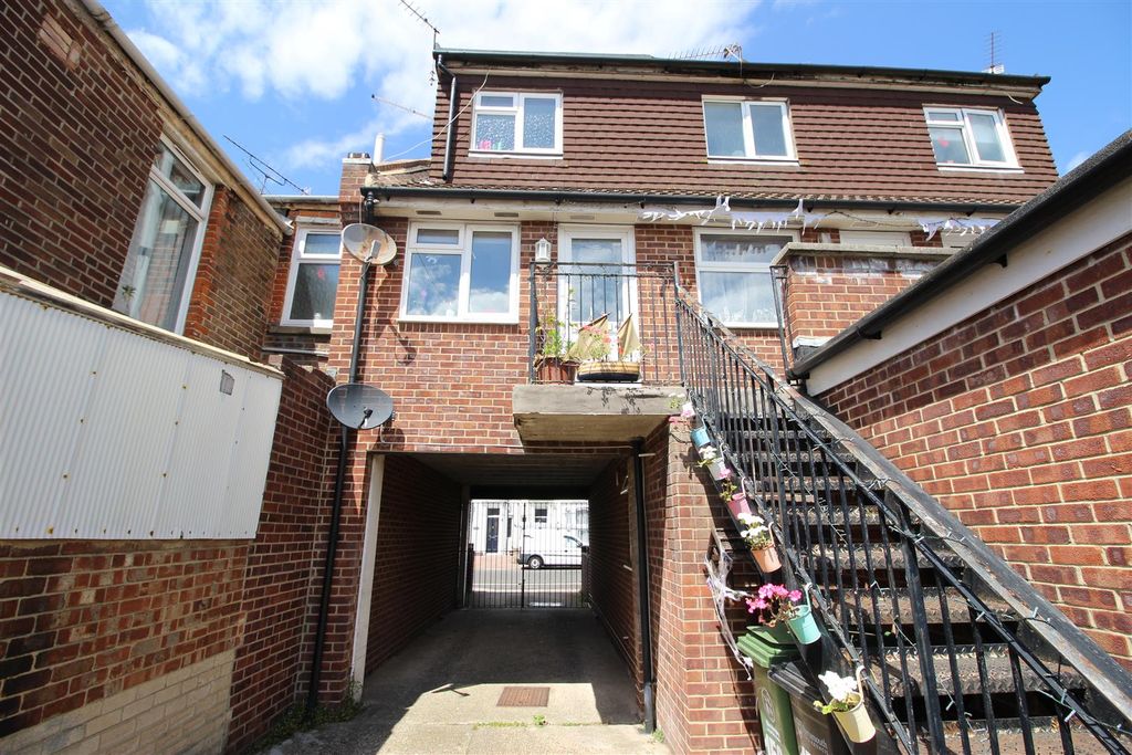 Property photo 1 of 5