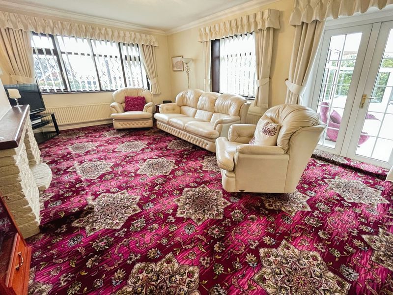 Property photo 2 of 37 Lounge