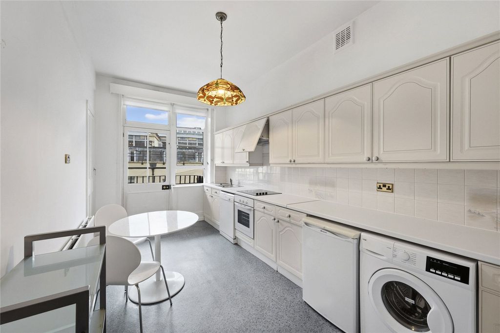 Property photo 3 of 8 Picture 3