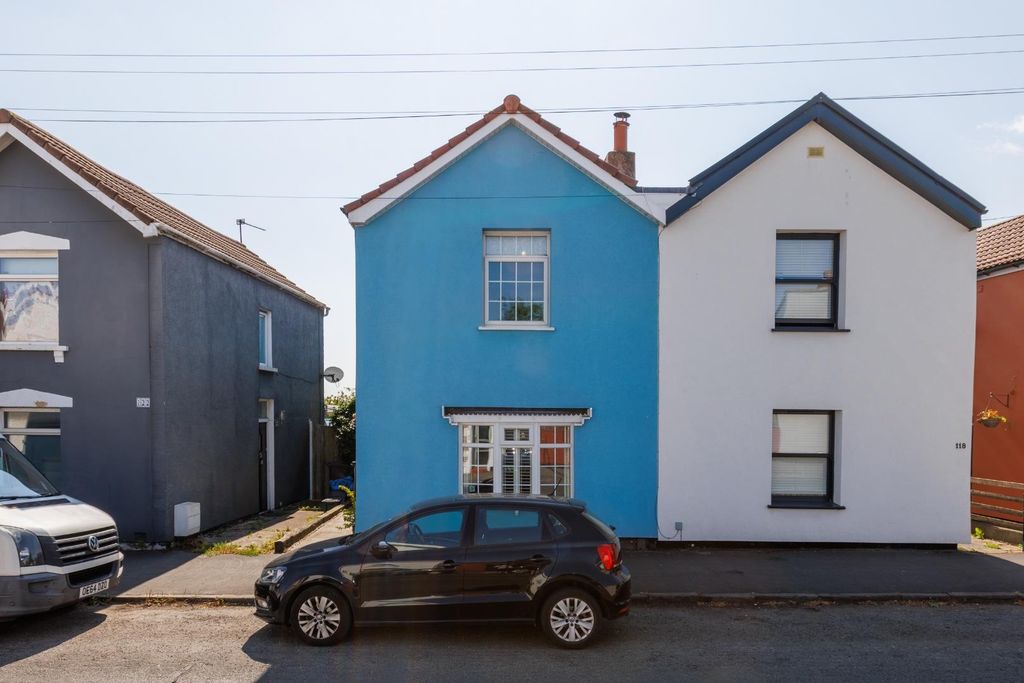 Property photo 2 of 32 120 Kellaway Ave_Ext-1.Jpg