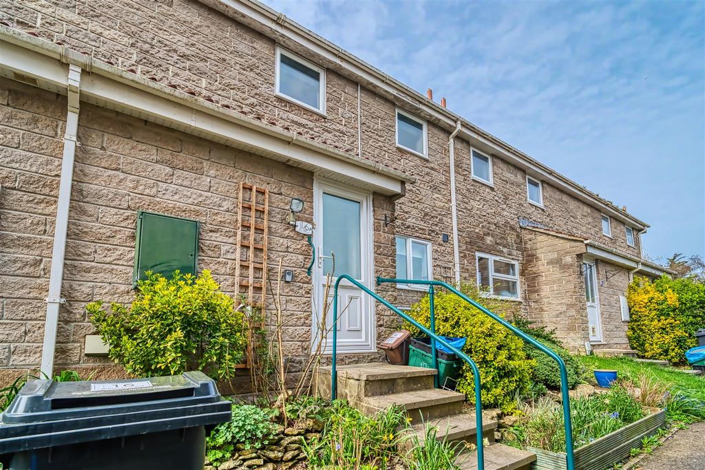 Property photo 1 of 9 Front