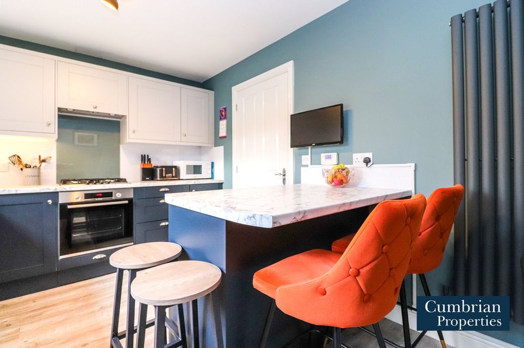 Property photo 2 of 24 Dining Kitchen