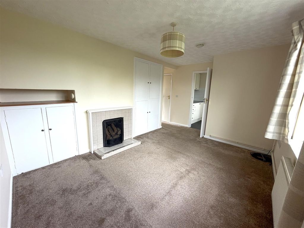 Property photo 2 of 11 Sitting Room