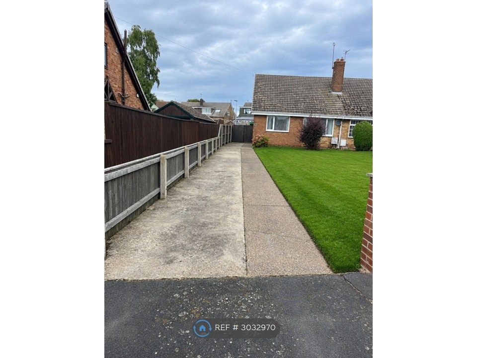 Property photo 1 of 11 Grass Colour (Ai Generated)
